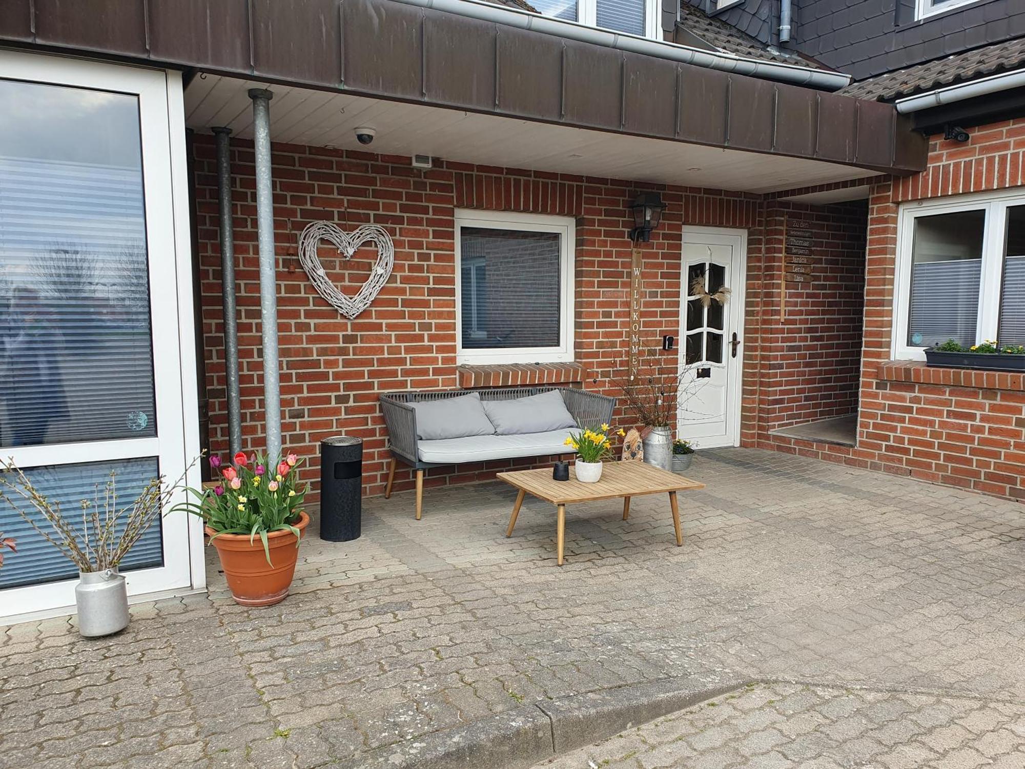 Neumuehler Hof- Ferienwohnung "Thomas" 3 Zimmer,3 Baeder Mit Dusche, Kostenfreie Parkplaetze Vor Dem Haus Schwerin  Dış mekan fotoğraf